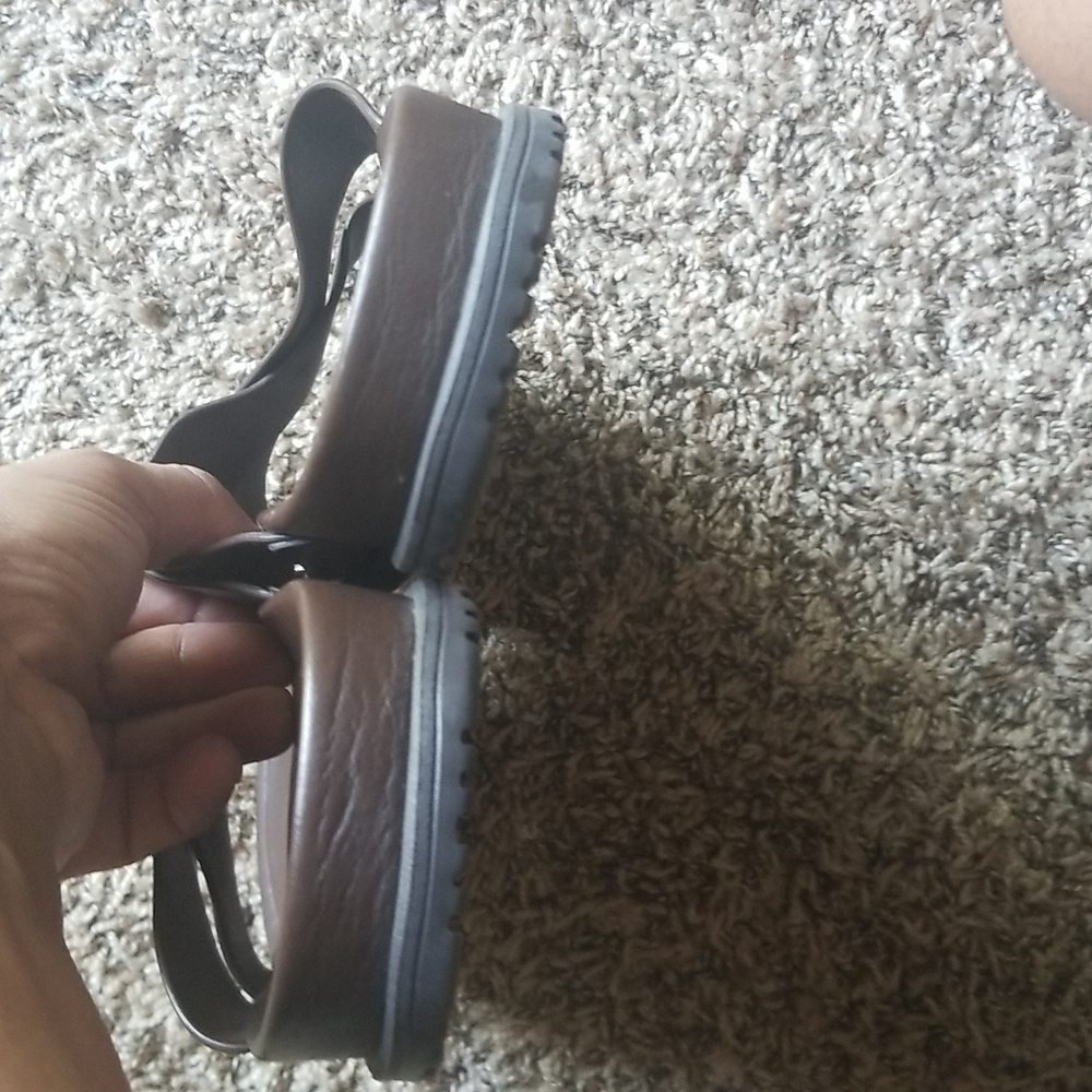 Ugg Sandal - image 3